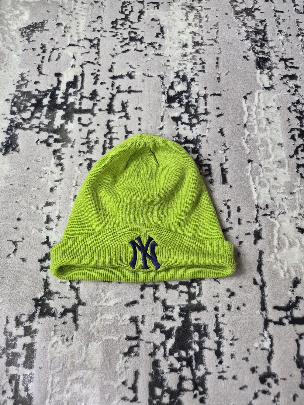 New Era Yankees Highlighter Green Beanie unisex men women